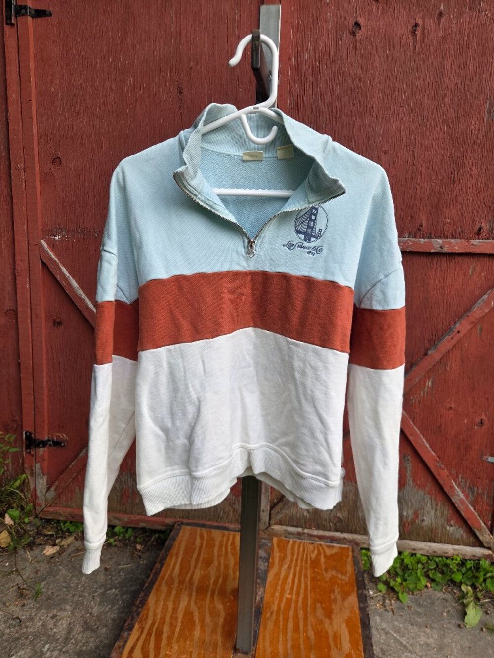 Levi’s Colorblock Crew Neck Sweater (Blue, Orange, White) – Women’s Large